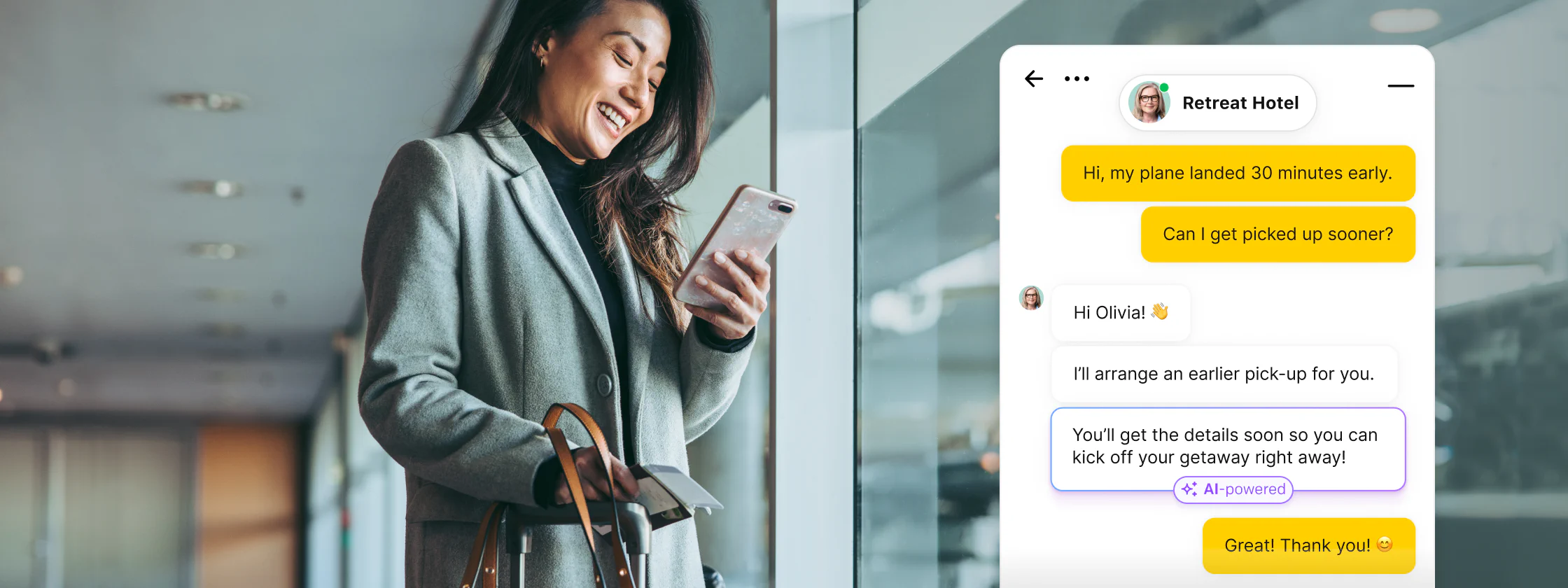 Eine Person nutzt am Telefon den Live-Chat, um mit einem Hotelmitarbeiter zu kommunizieren und eine frühere Abholung anzufordern.